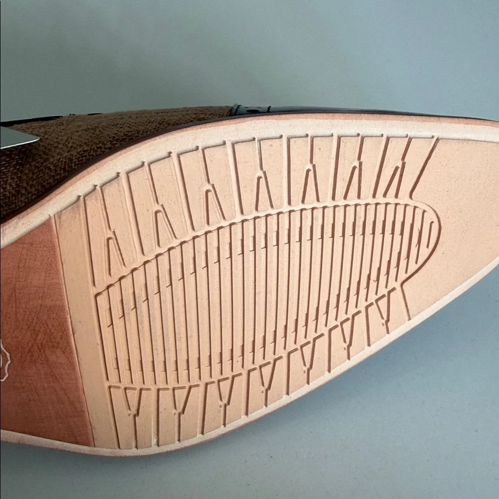 Brand New Giovanni Navy and Tan Men's Shoes - Picture 6 of 7